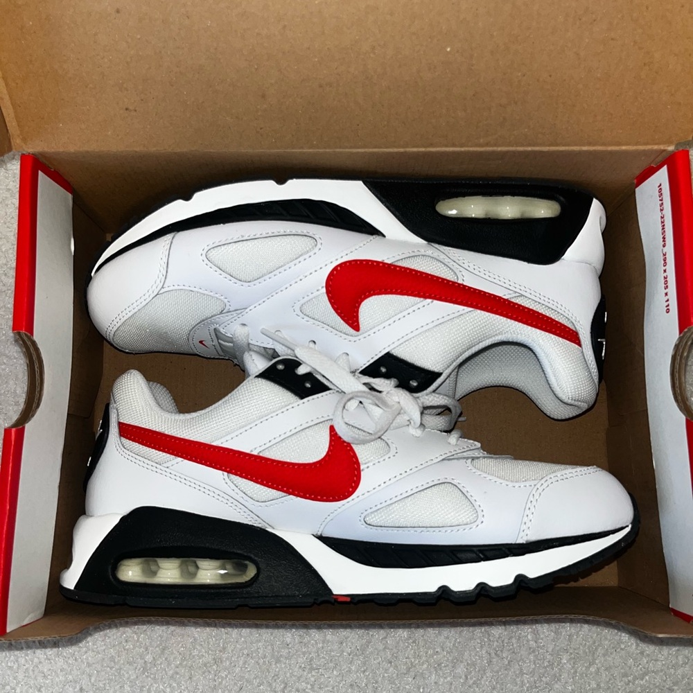 Nike Air Max IVO